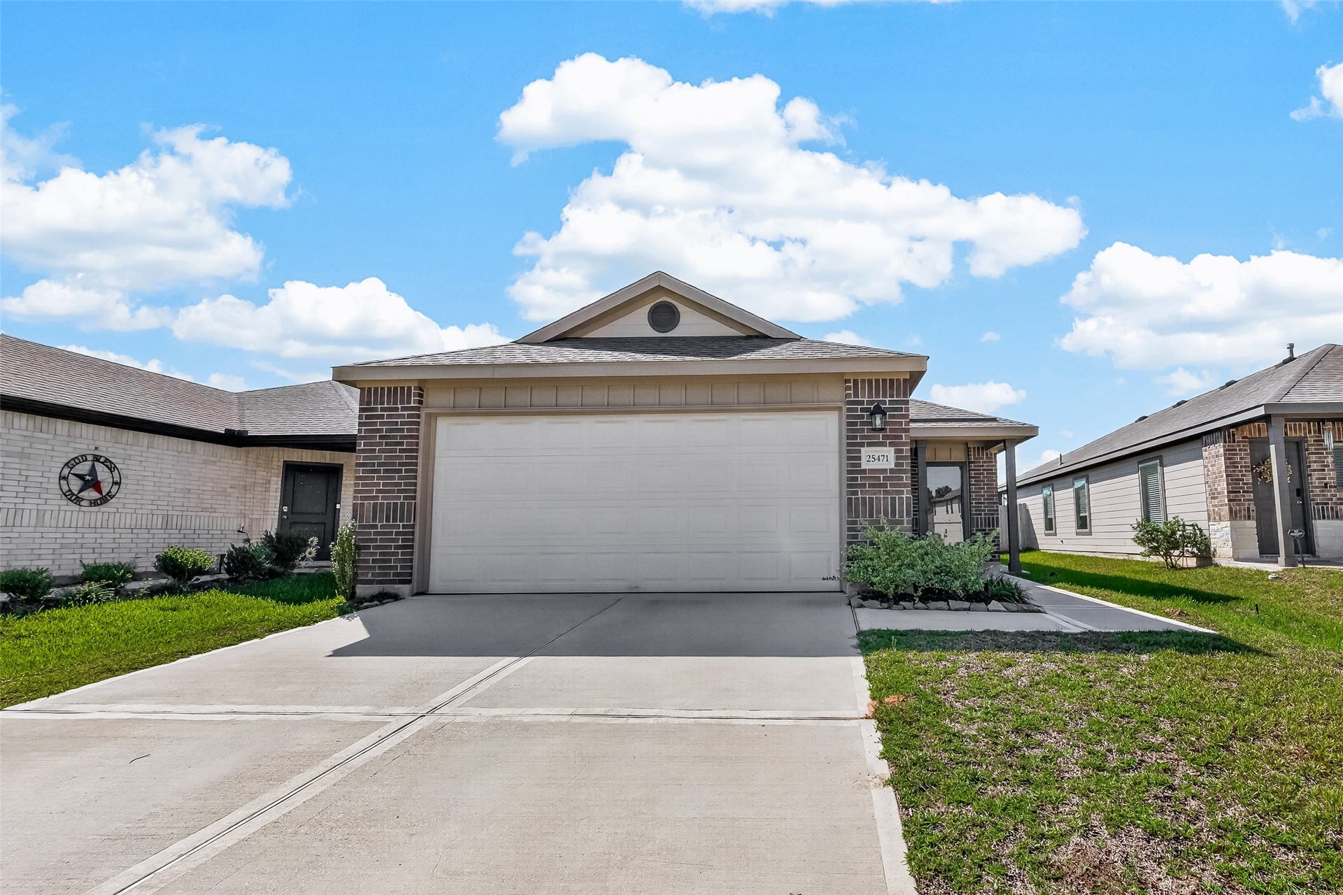 25471 Blue Mistflower Drive, Montgomery, TX 77316 Front View of Home