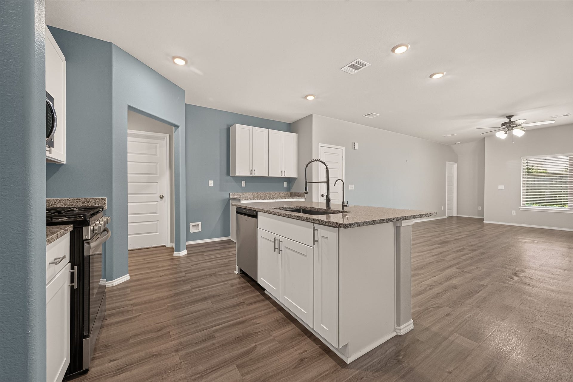 25471 Blue Mistflower Drive, Montgomery, TX 77316 View of Kitchen area from Entry Way