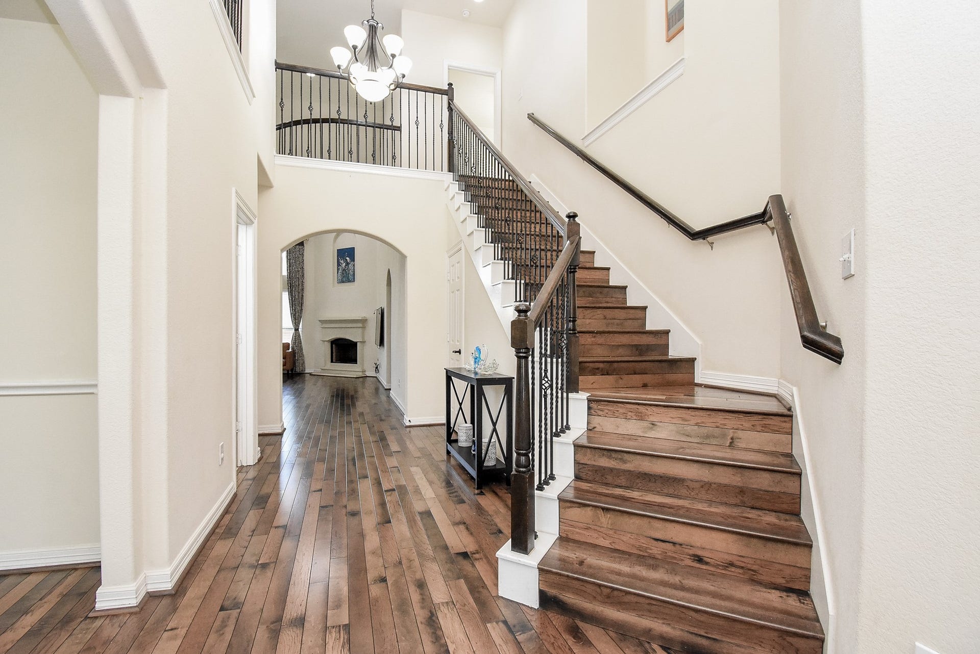 27807 Ashbrook Falls Court, Fulshear, TX 77441 Gorgeous entry way, showcasing the stairway to the 2nd story.