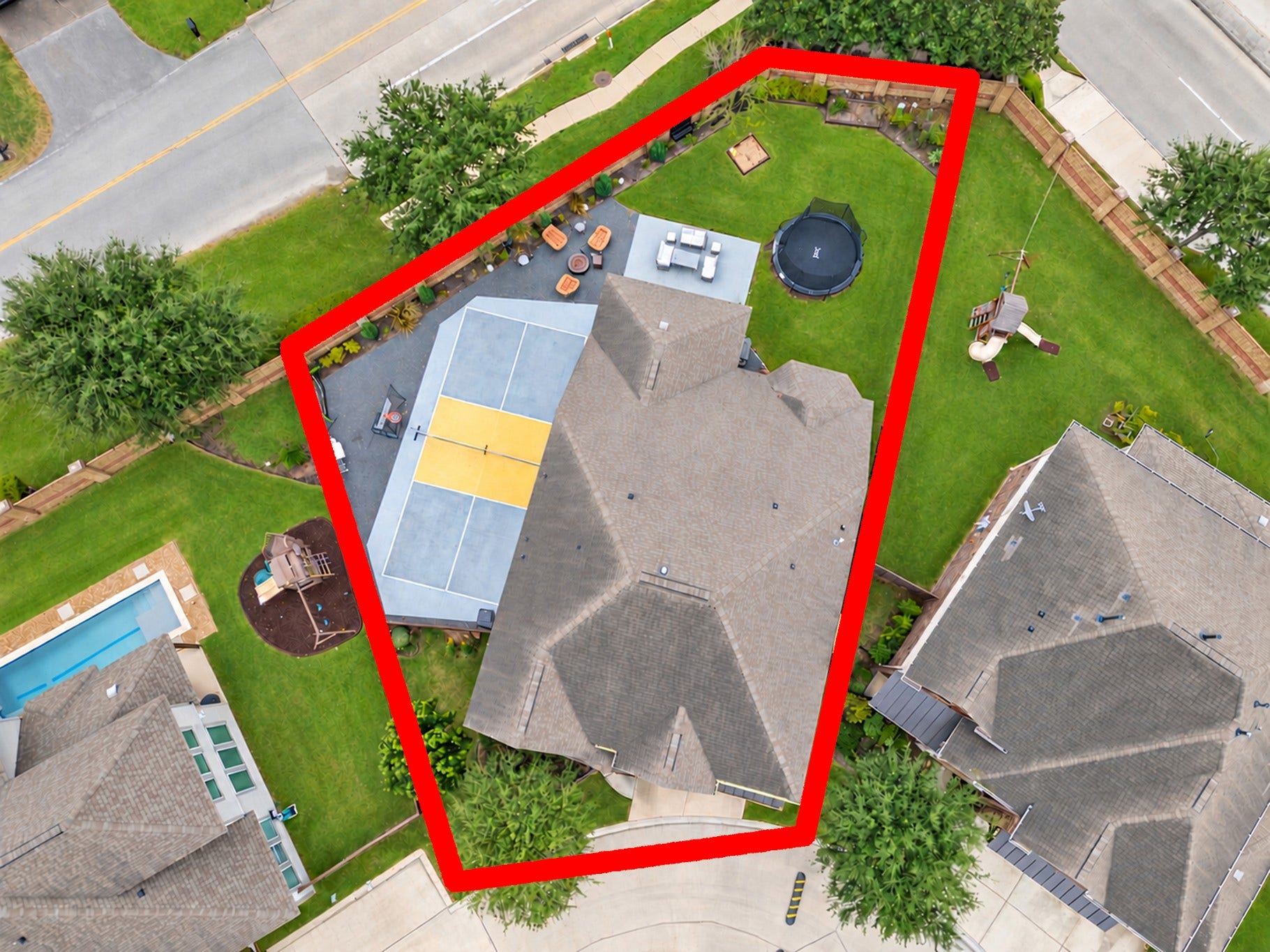 2120 Rosenthal Lane, Houston, TX 77080 Enjoy your own private recreation retreat in this spacious backyard, featuring a screened-in covered patio, a multipurpose pickleball or basketball court, an expanded patio, and plenty of green space for outdoor fun and entertaining!