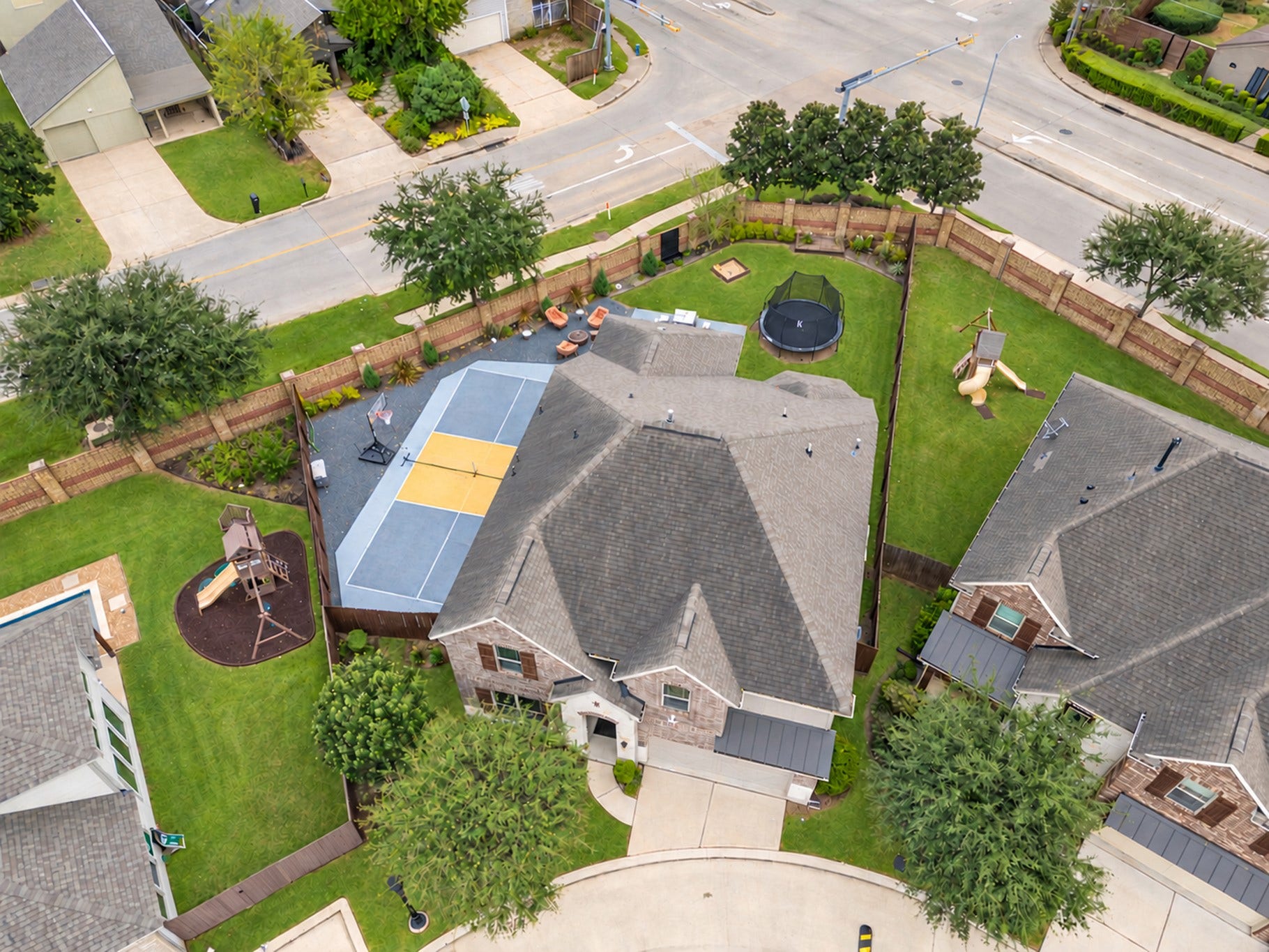 2120 Rosenthal Lane, Houston, TX 77080 Enjoy your own private recreation retreat in this spacious backyard, featuring a screened-in covered patio, a multipurpose pickleball or basketball court, an expanded patio, and plenty of green space for outdoor fun and entertaining!