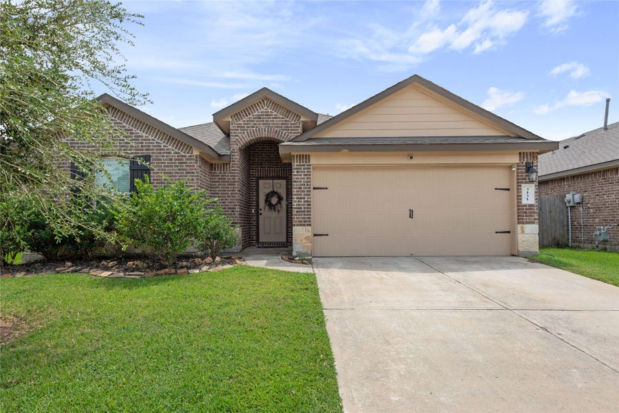 Property photo for 3131 Specklebelly Drive, Baytown, TX