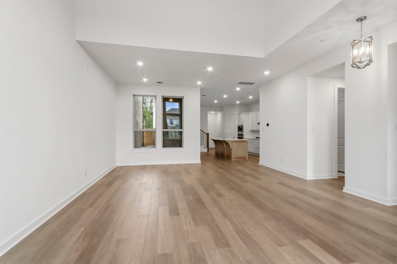 575 Cypress Valley Avenue, Montgomery, TX 77316 Plenty of space to entertain in this open concept family room.