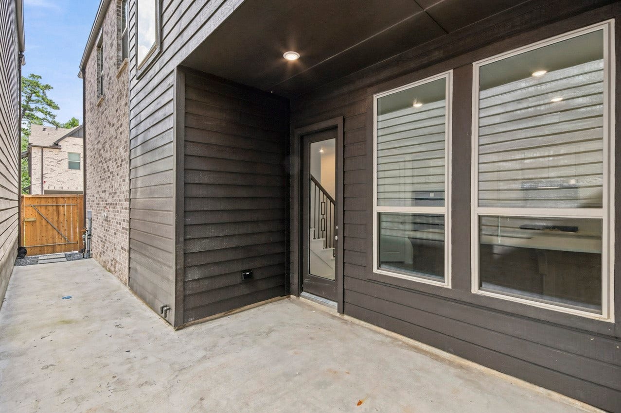 575 Cypress Valley Avenue, Montgomery, TX 77316 Private patio area