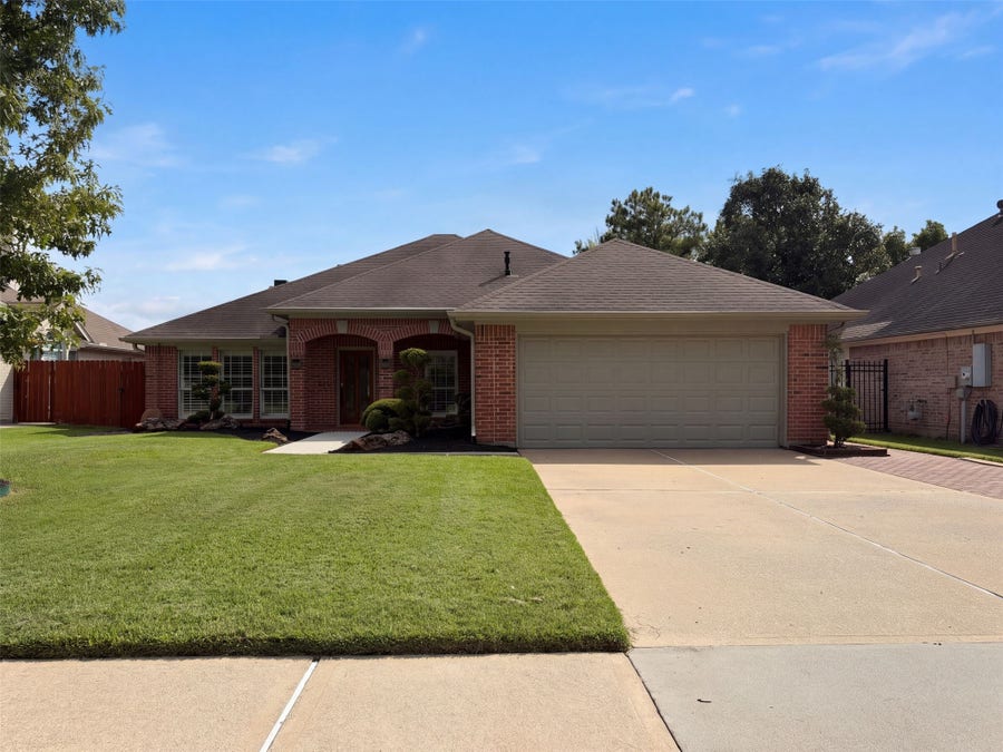 Property photo for 119 Greenridge Circle, League City, TX