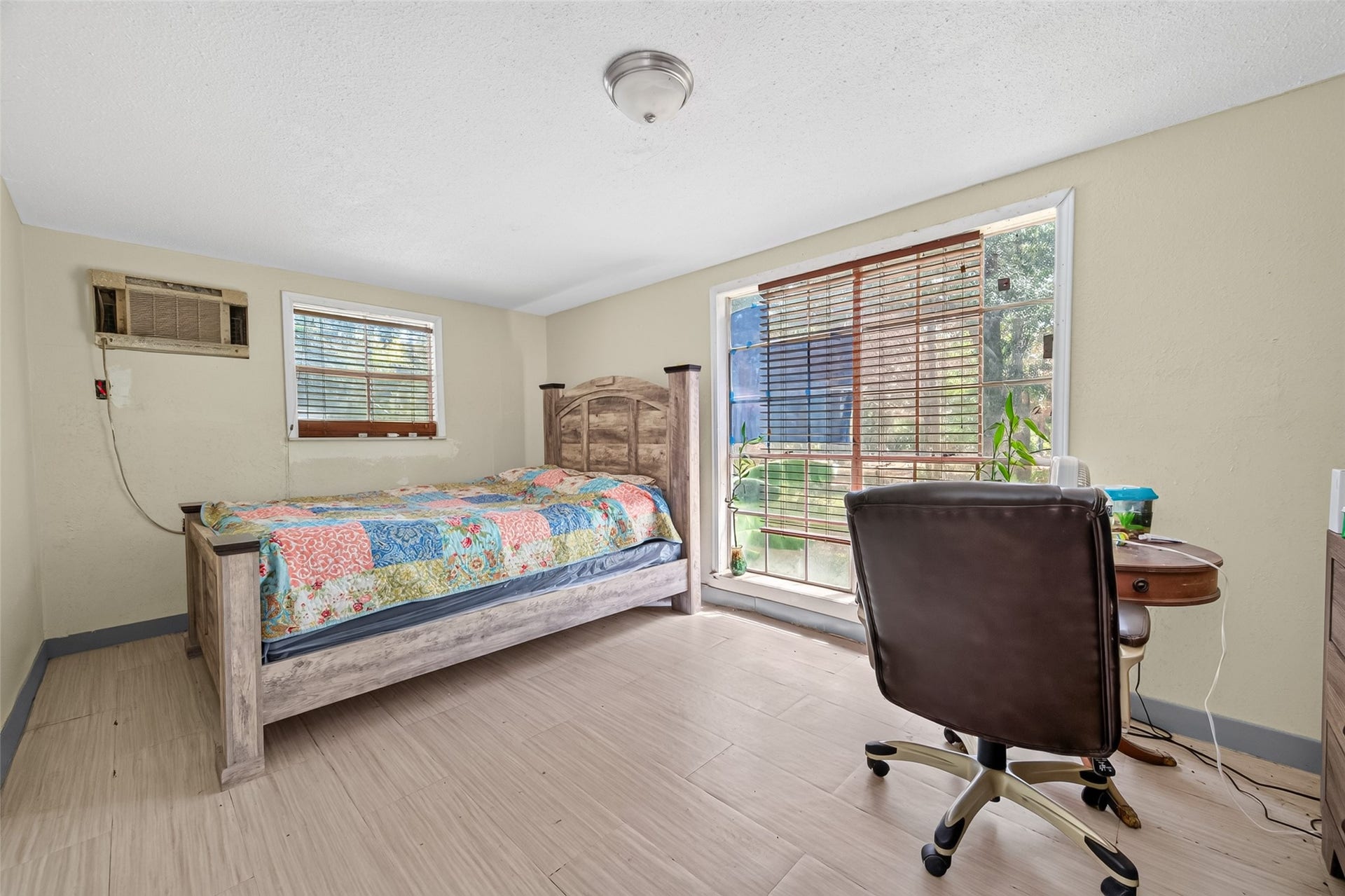 136 County Road 3708, Splendora, TX 77372