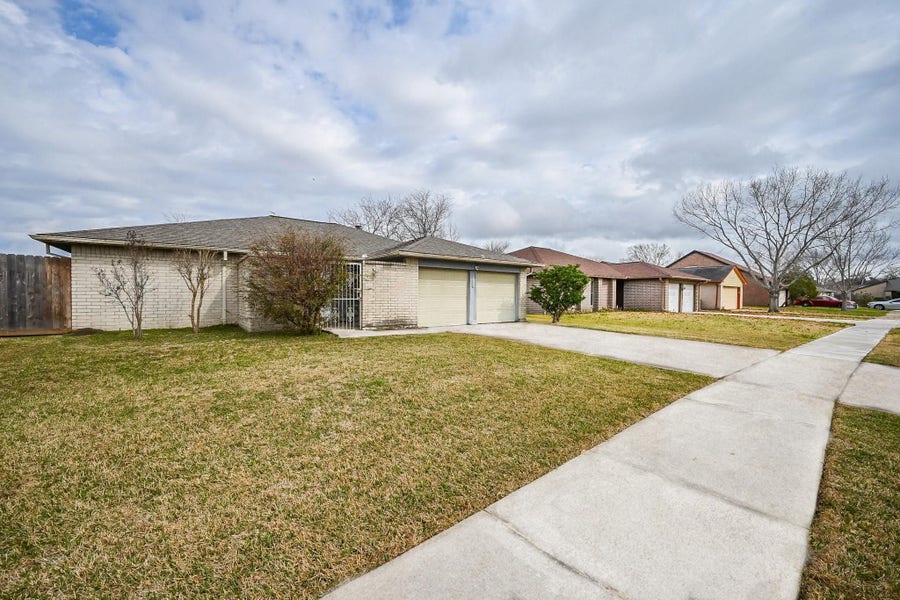 Property photo for 1114 Blue Diamond Drive, Missouri City, TX