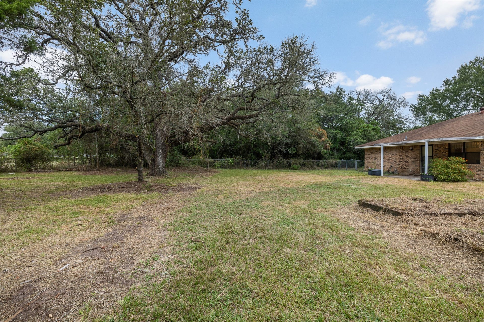 1081 Shirley Oaks Street, Columbus, TX 78934