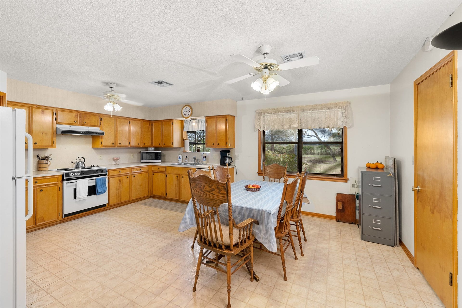 1081 Shirley Oaks Street, Columbus, TX 78934