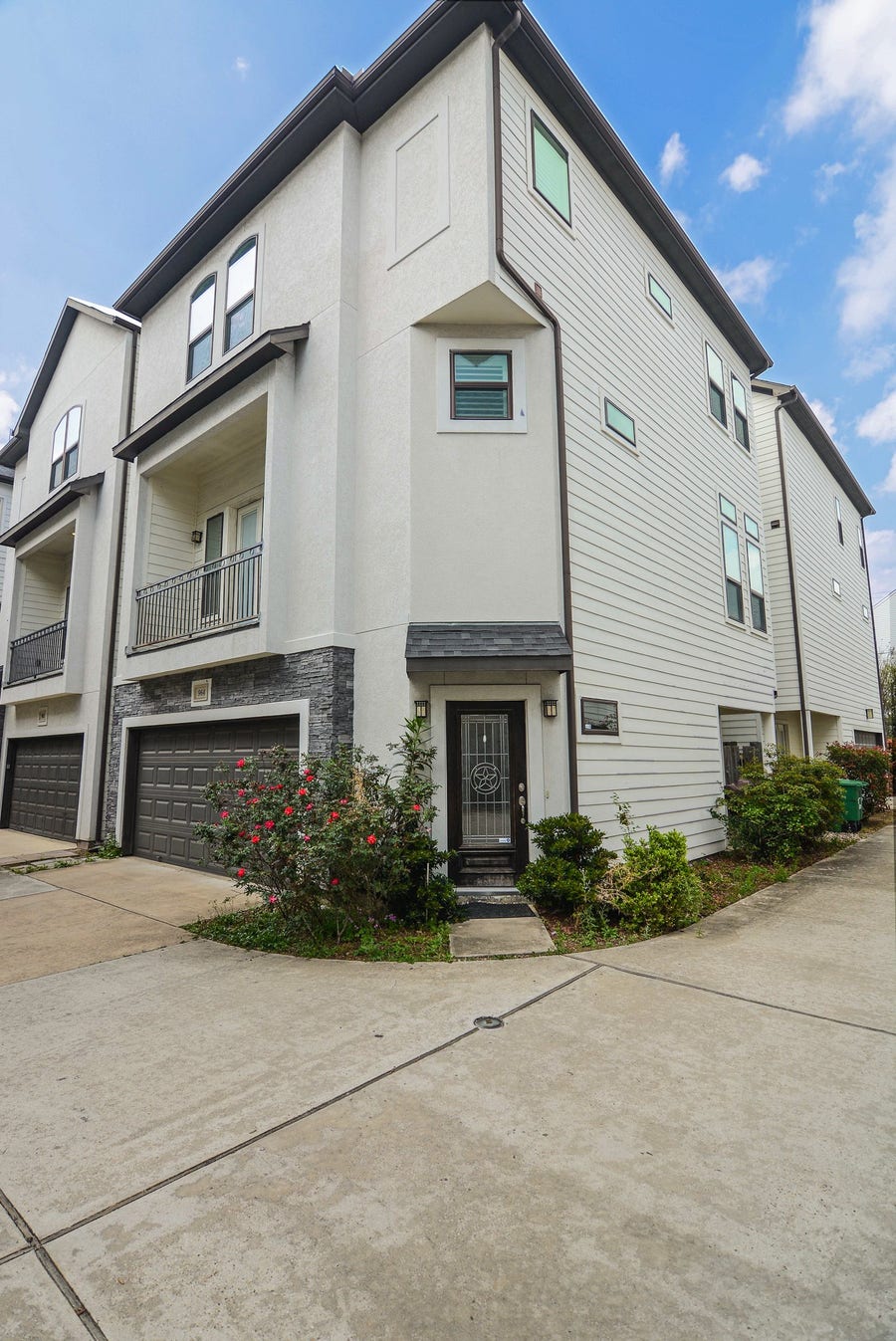 Property photo for 964 W 24th Street, Houston, TX