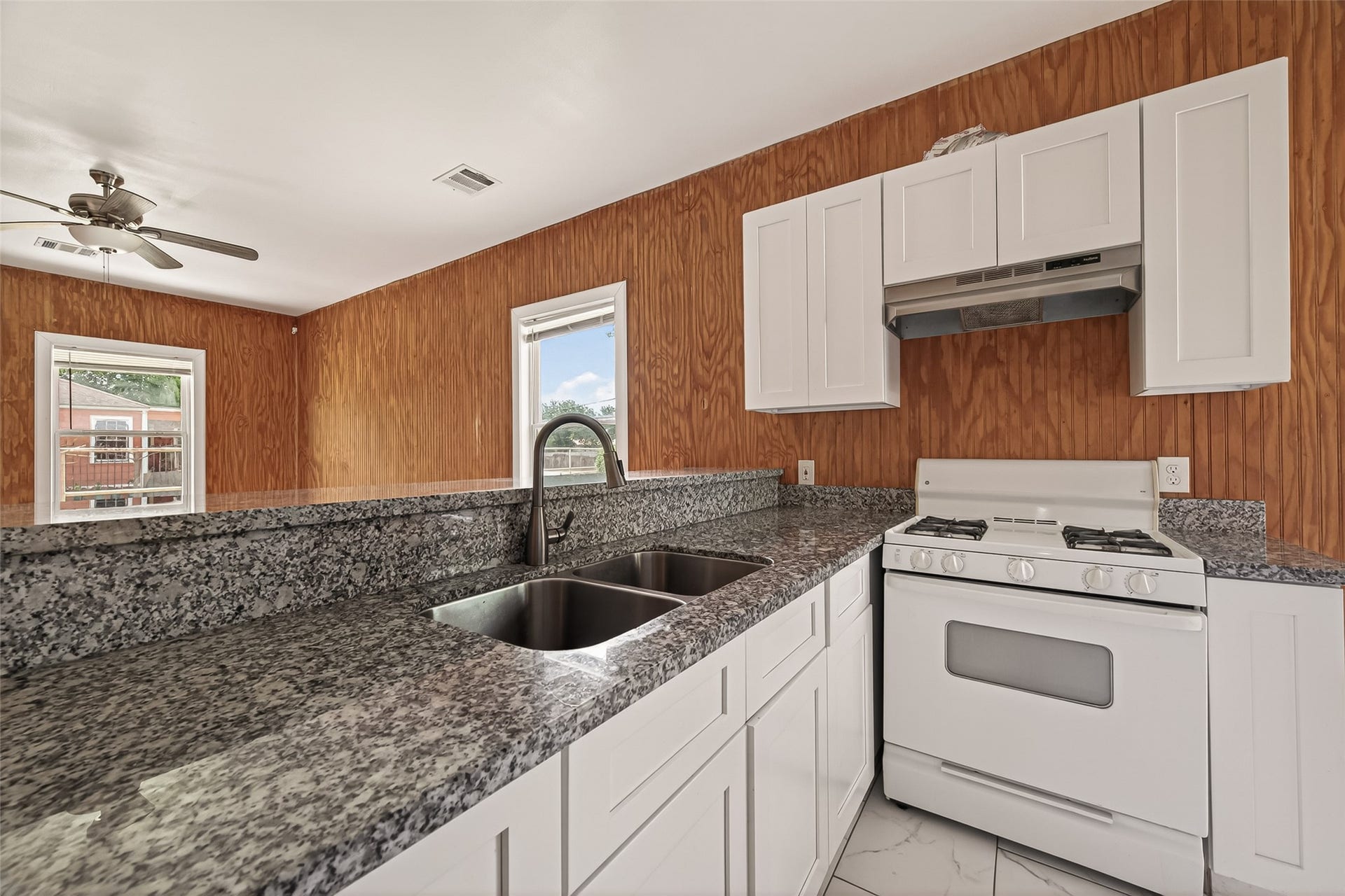 5220 Simsbrook Drive, Houston, TX 77045