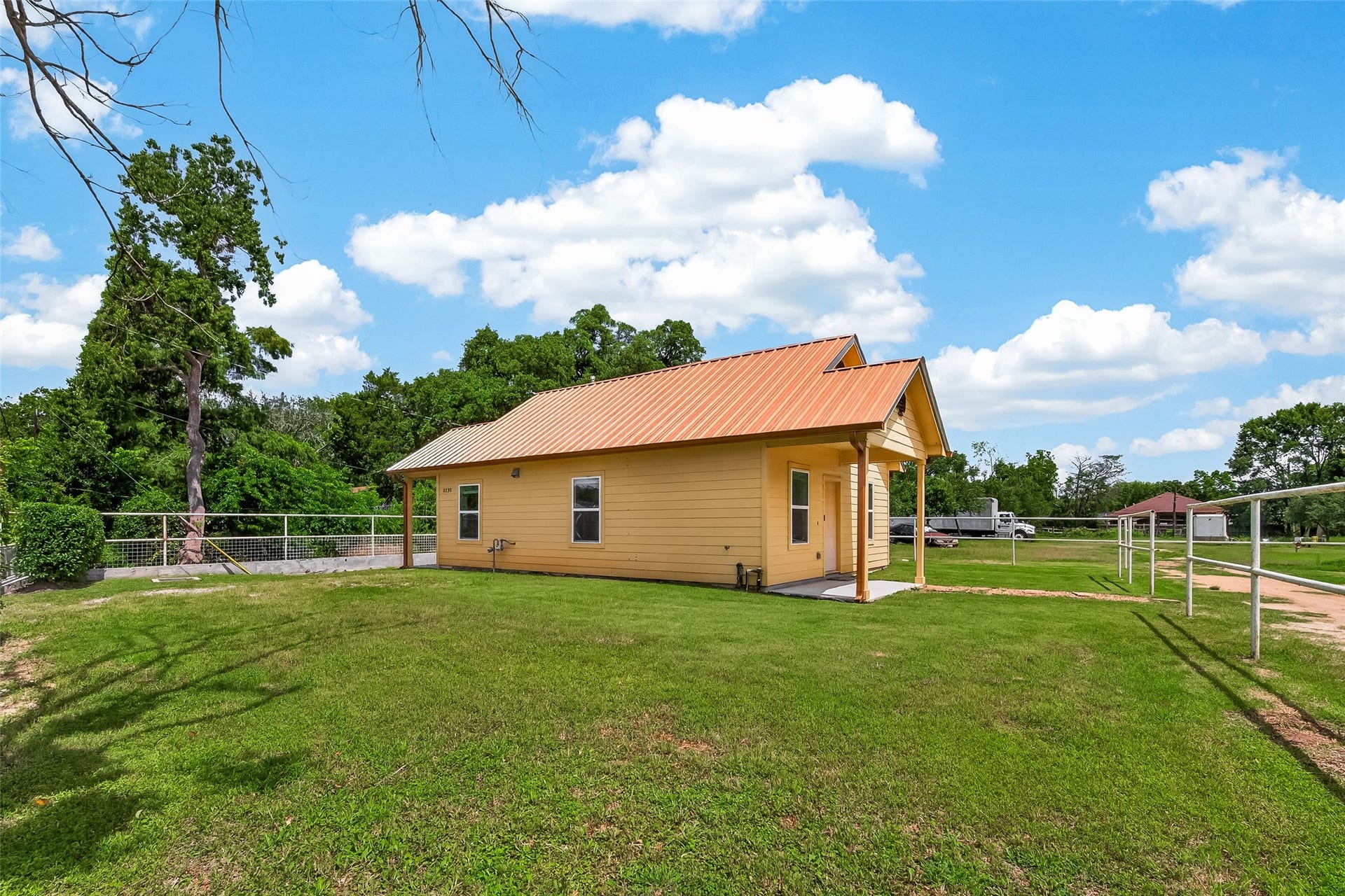 5220 Simsbrook Drive, Houston, TX 77045