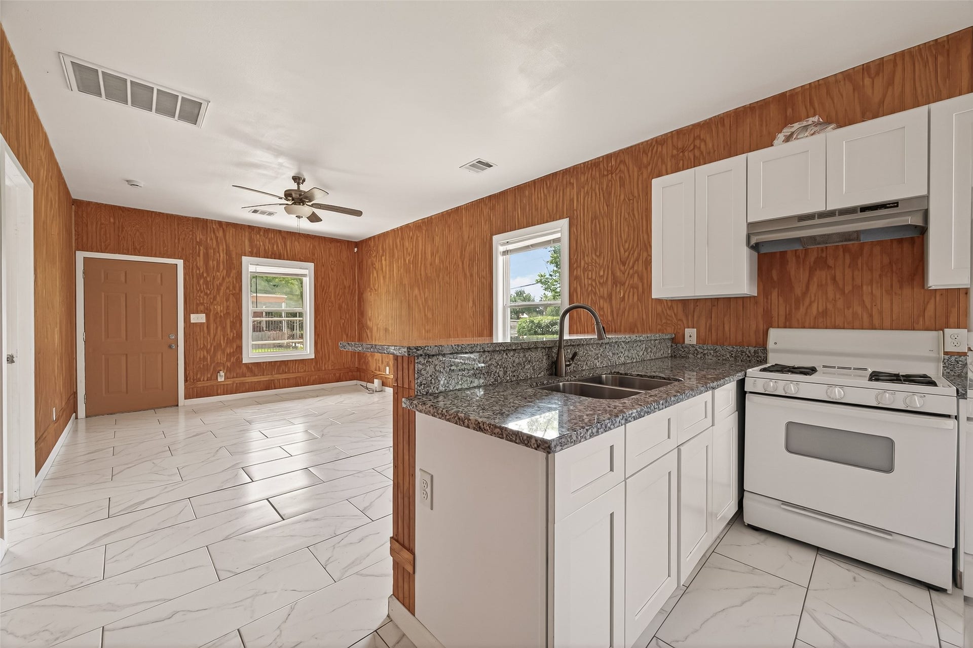 5220 Simsbrook Drive, Houston, TX 77045