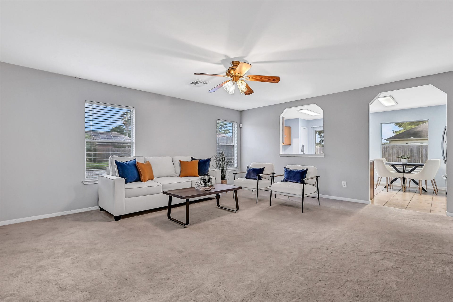 3115 Berryfield Lane, Pearland, TX 77581 Fresh, neutral & move-in ready! The spacious family room features brand-new plush carpet, fresh interior paint, a lighted ceiling fan & plenty of room to gather, with easy flow into the kitchen and breakfast area plus the private study just steps away.