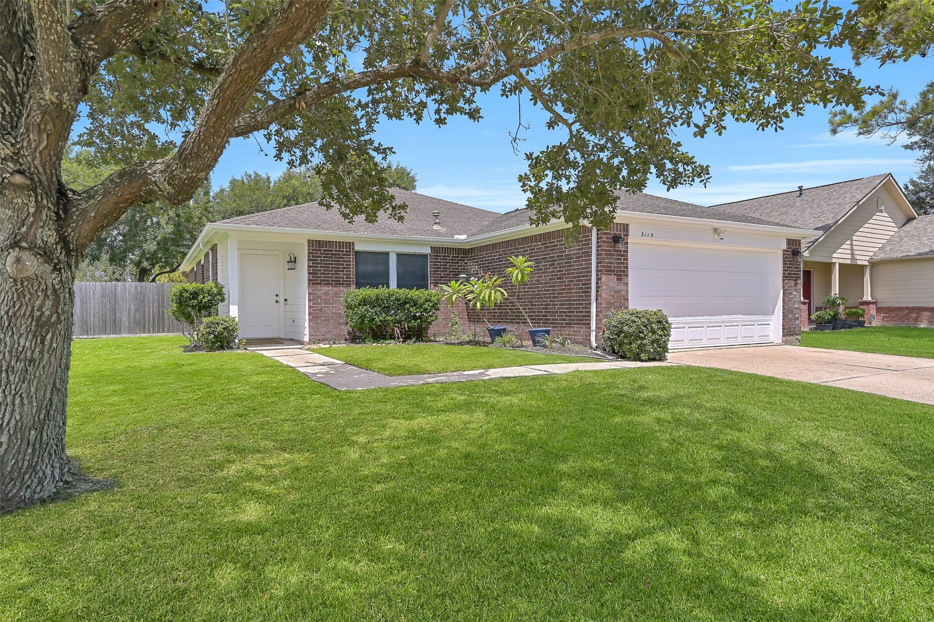 3115 Berryfield Lane, Pearland, TX 77581 Welcome to 3115 Berryfield! Set on a corner lot in established River Mist, this inviting single-story home is framed by a mature shade tree and lush lawn, with a classic brick exterior, attached 2-car garage & convenient Pearland location near schools, parks & recreation.