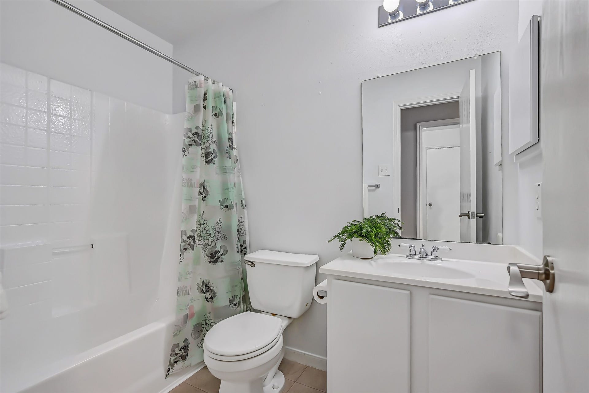 3115 Berryfield Lane, Pearland, TX 77581 The secondary bedrooms share this conveniently located full bath featuring a tub/shower combination, tile flooring, vanity with storage and an oversized wall mirror. Its neutral finishes and bright interior keep things simple, clean & ready for the next owner.