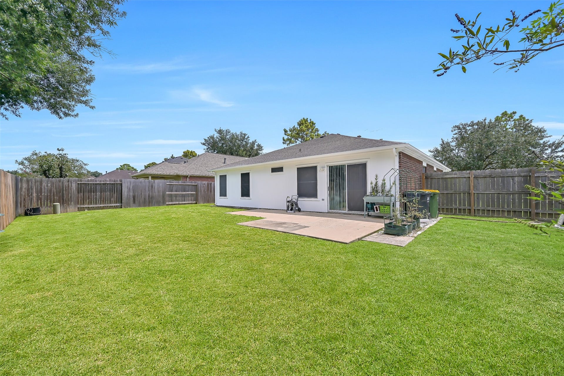 3115 Berryfield Lane, Pearland, TX 77581 Theres plenty of room to spread out in this spacious fenced backyard! The corner lot provides a generous expanse of lawn for pets, play, gardening or future outdoor plans, while the oversized concrete patio creates a ready-made spot for grilling, dining & relaxing outdoors.