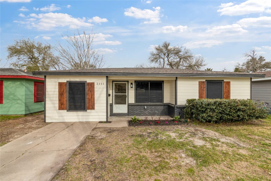 Property photo for 2111 Briar Lane, La Marque, TX