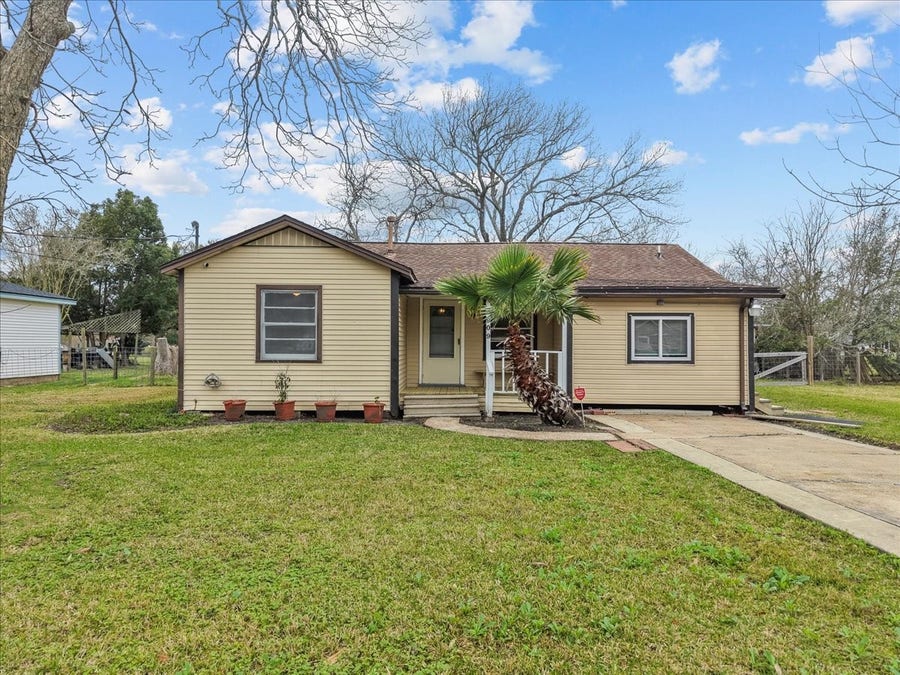 Property photo for 909 Tarpey Road, Texas City, TX