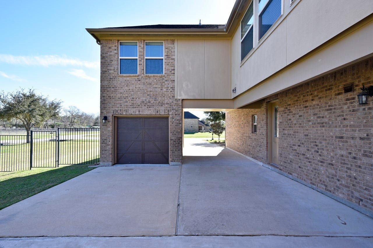 6010 Crystal Water Drive, Richmond, TX 77406 6010 Crystal Water Drive, Richmond, TX 77406