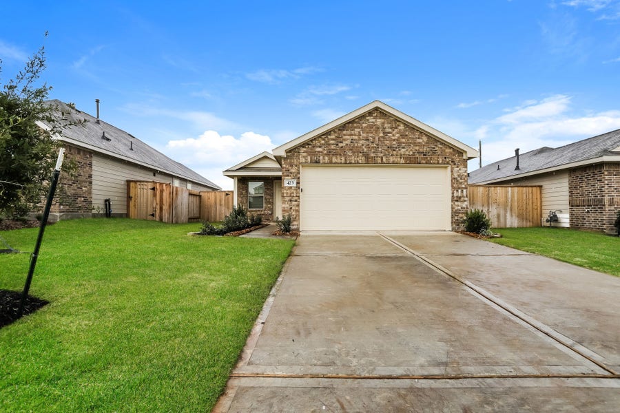 Property photo for 423 Jewett Meadow Drive, Magnolia, TX