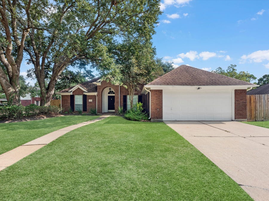 Property photo for 1316 Danielle Lane, Pearland, TX