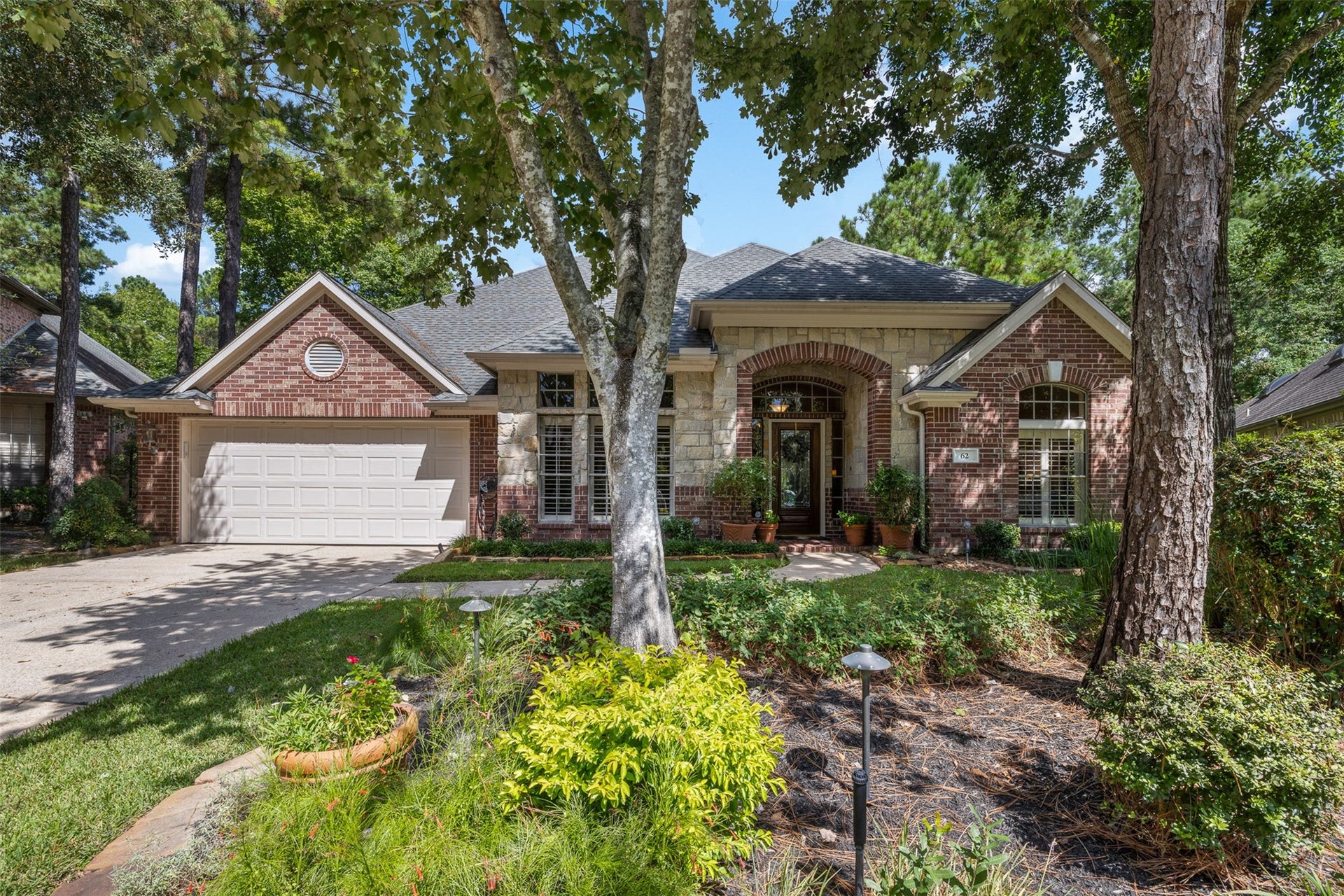 62 S Warbler Bend Circle, The Woodlands, TX 77382 62 S Warbler Bend Circle, The Woodlands, TX 77382