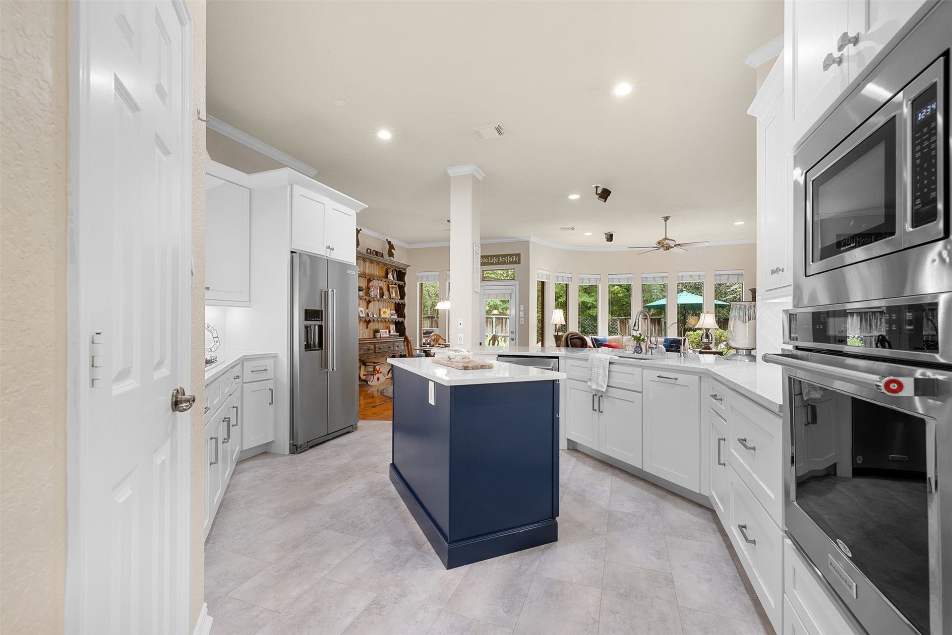 62 S Warbler Bend Circle, The Woodlands, TX 77382 62 S Warbler Bend Circle, The Woodlands, TX 77382