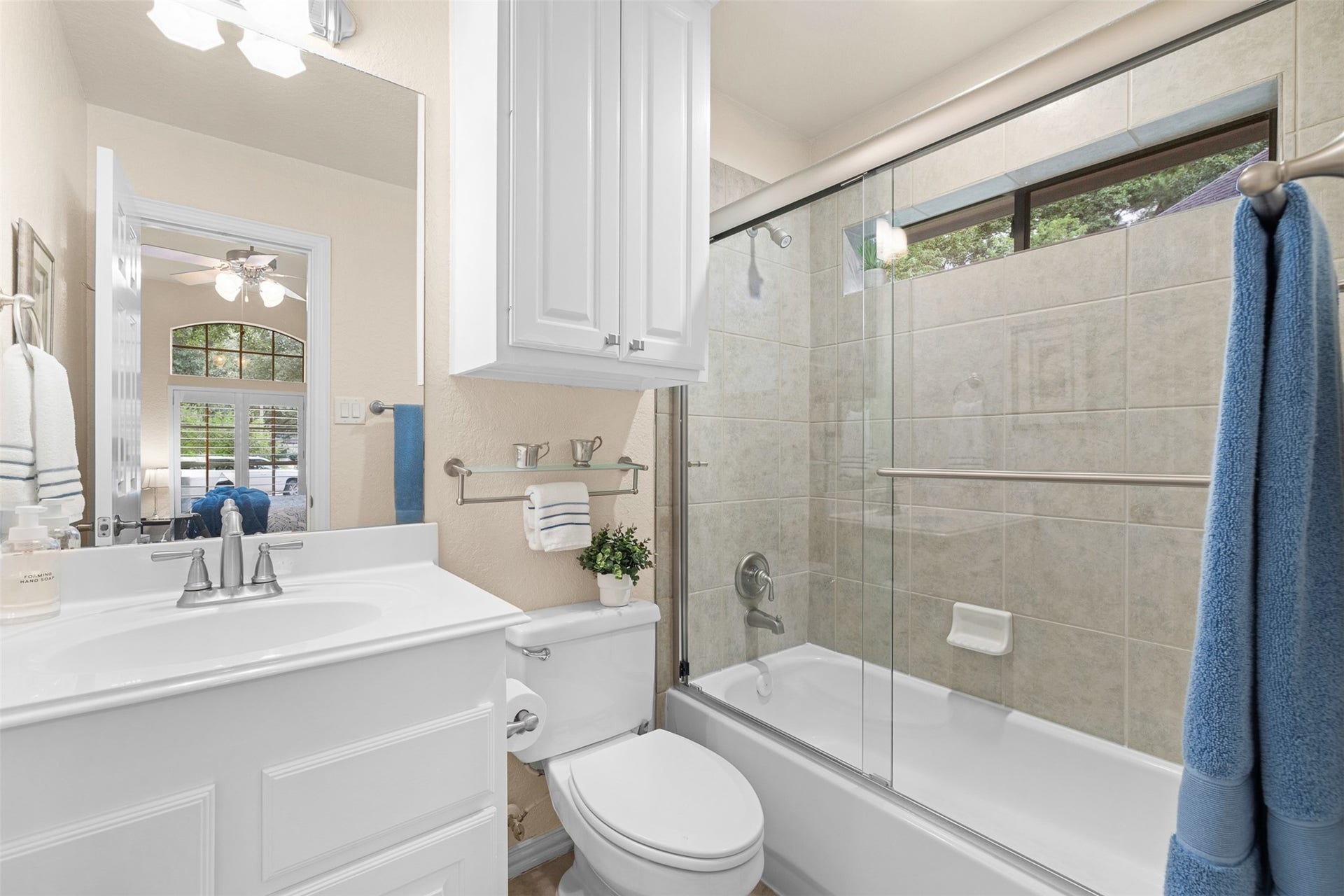 62 S Warbler Bend Circle, The Woodlands, TX 77382 62 S Warbler Bend Circle, The Woodlands, TX 77382