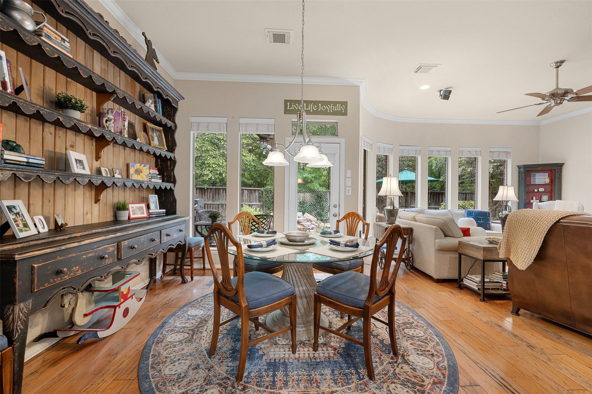 62 S Warbler Bend Circle, The Woodlands, TX 77382 62 S Warbler Bend Circle, The Woodlands, TX 77382