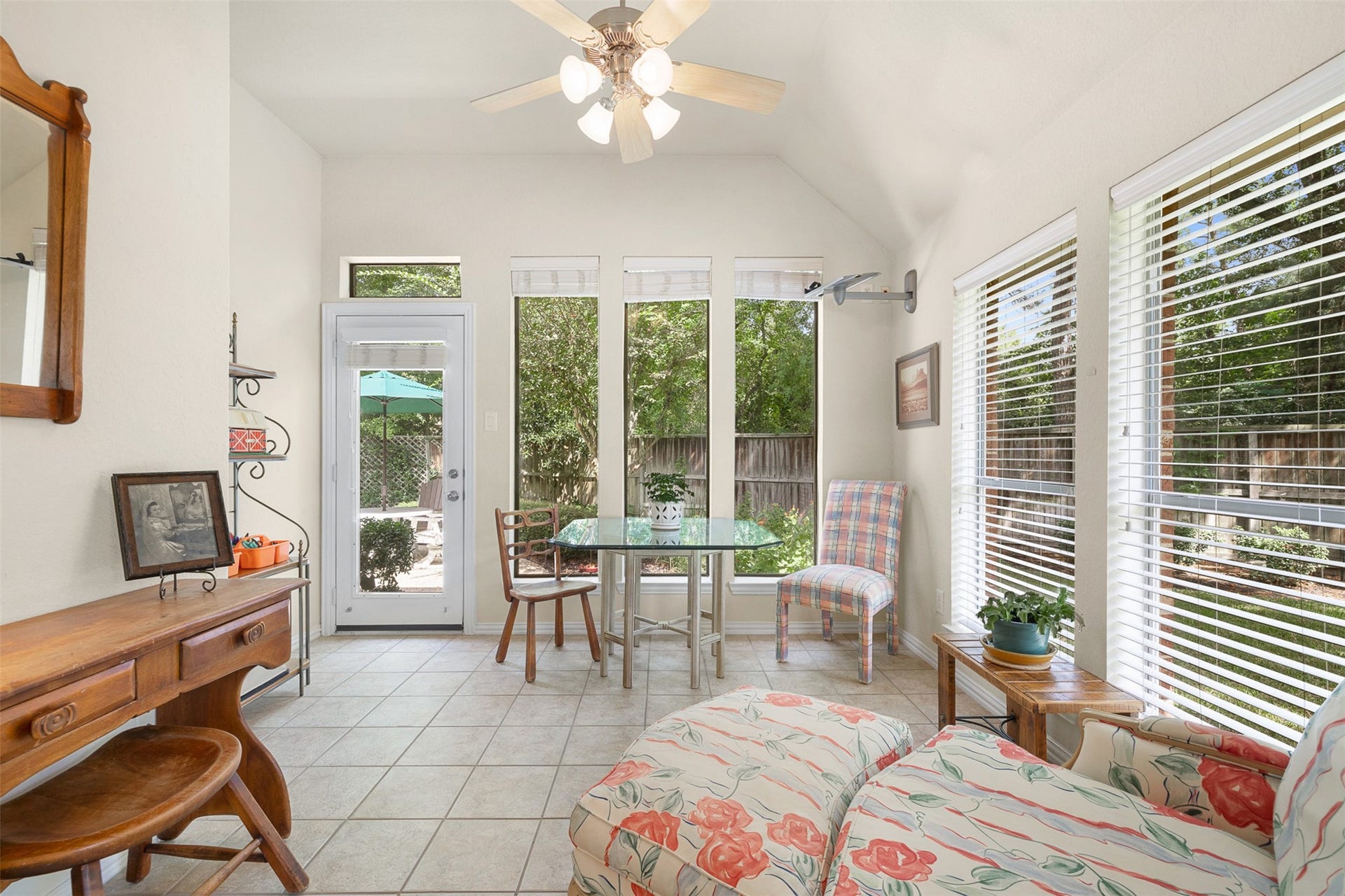 62 S Warbler Bend Circle, The Woodlands, TX 77382 62 S Warbler Bend Circle, The Woodlands, TX 77382