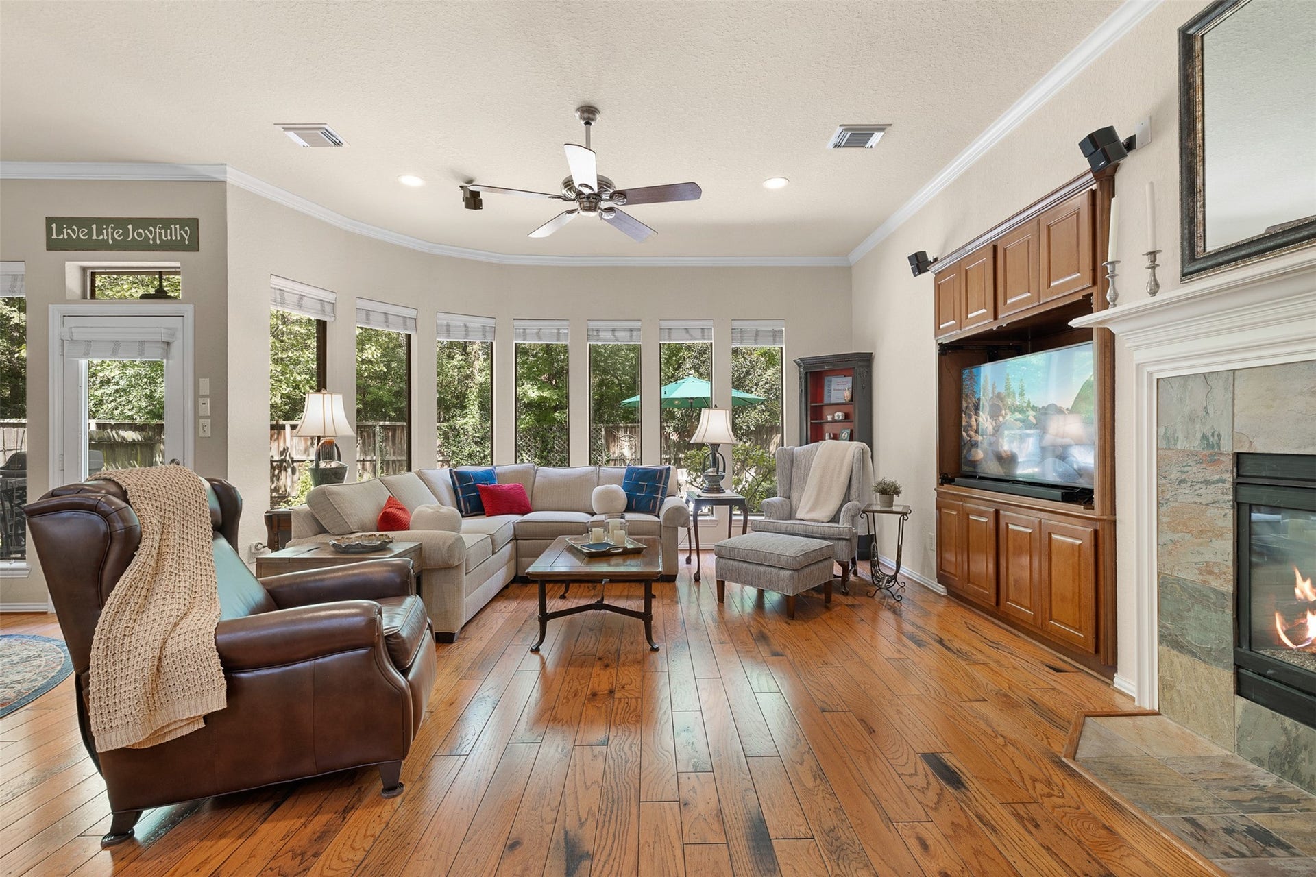 62 S Warbler Bend Circle, The Woodlands, TX 77382 62 S Warbler Bend Circle, The Woodlands, TX 77382