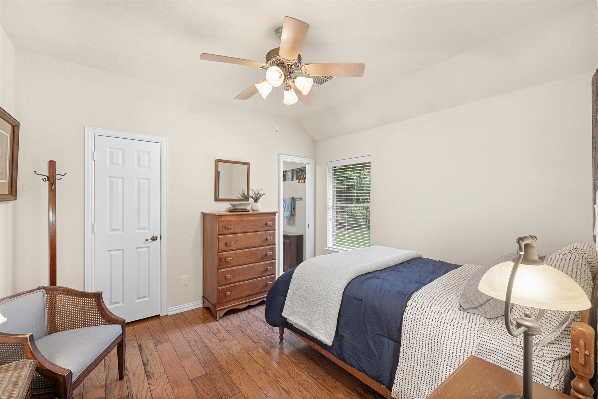 62 S Warbler Bend Circle, The Woodlands, TX 77382 62 S Warbler Bend Circle, The Woodlands, TX 77382
