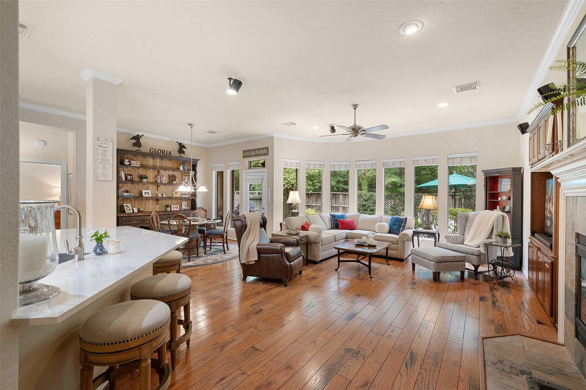 62 S Warbler Bend Circle, The Woodlands, TX 77382 62 S Warbler Bend Circle, The Woodlands, TX 77382