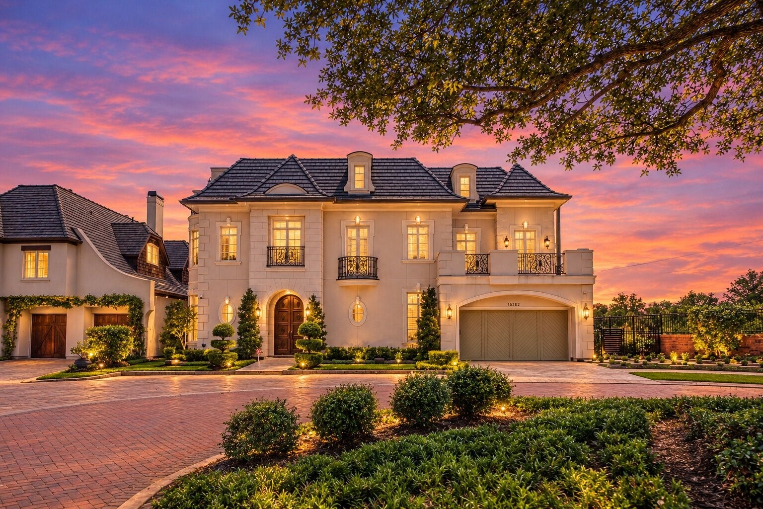 The Aida Younis Team presents 15302 Oyster Creek!