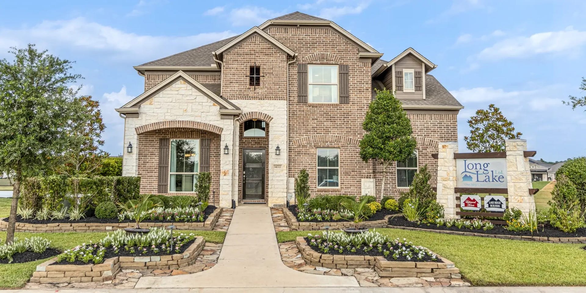 18551 Athena Flower Drive, Fresno, TX 77545 Call now to schedule your showing or visit the Long Lake Model home in Brentwood Farms for more information.