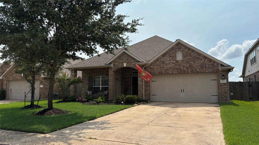 Property photo for 9810 Shimmering Lakes Drive, Rosharon, TX