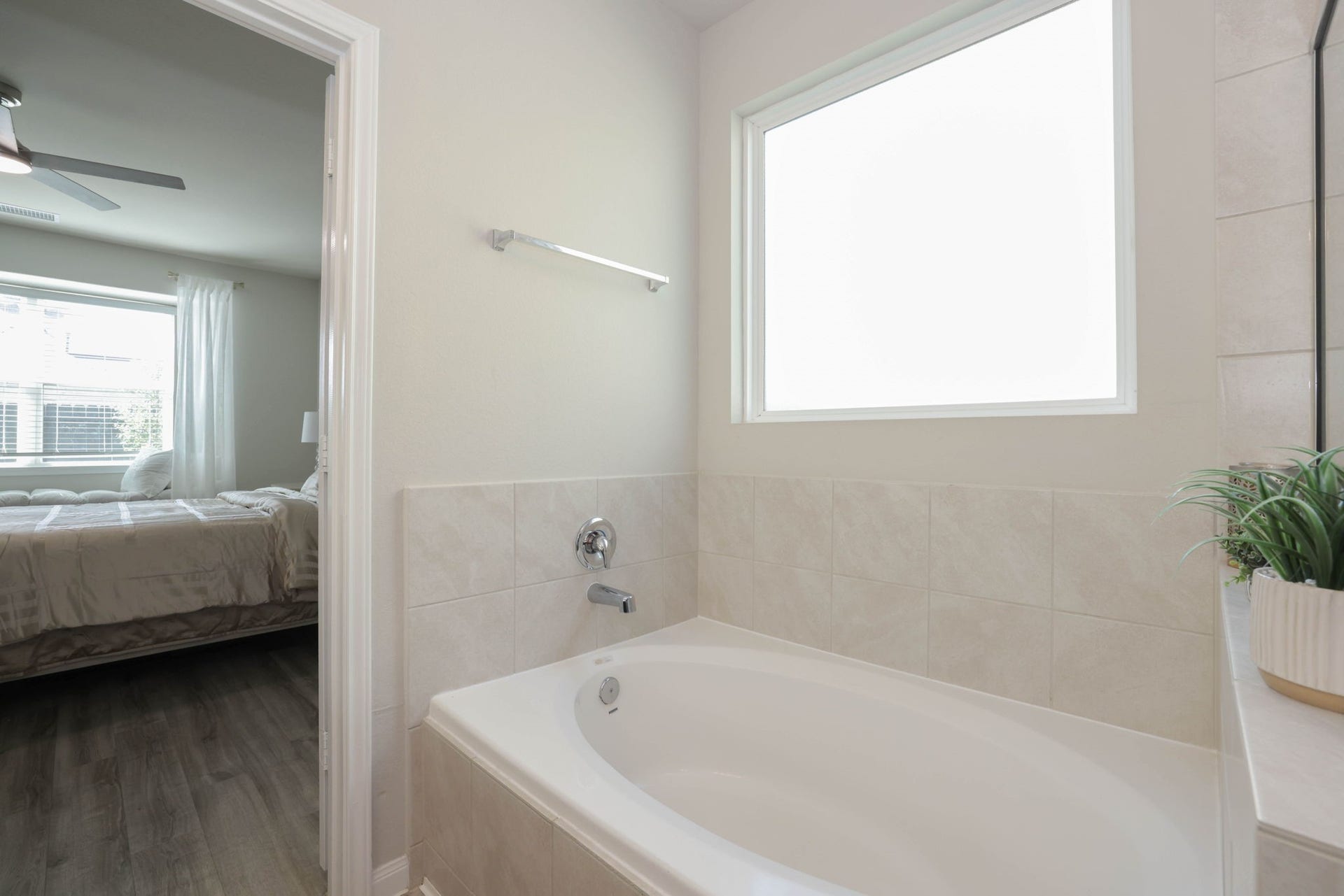 3596 Cannon Drive, Conroe, TX 77301 Soaking tub in Primary bathroom