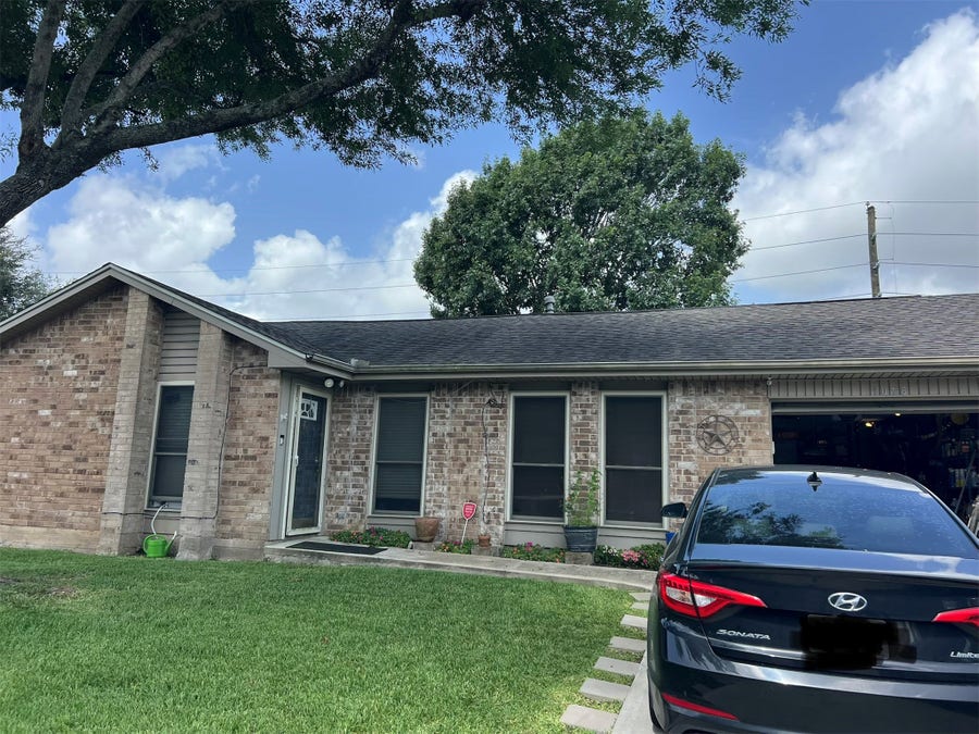 Property photo for 1018 W Brompton Drive, Pearland, TX