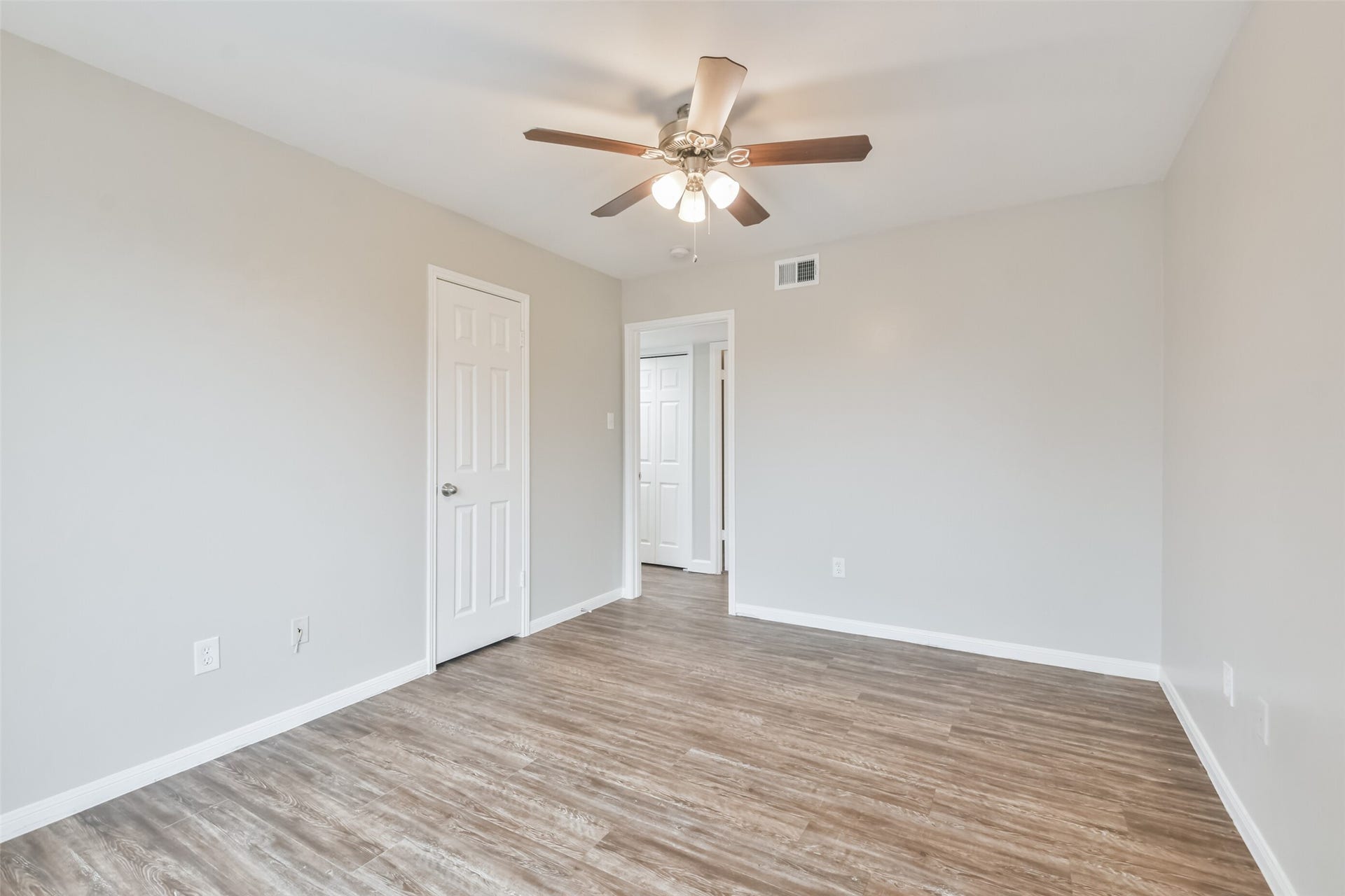 47 April Point Drive N, Conroe, TX 77356