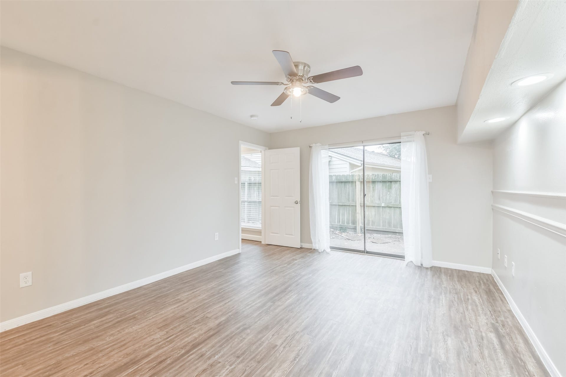 47 April Point Drive N, Conroe, TX 77356