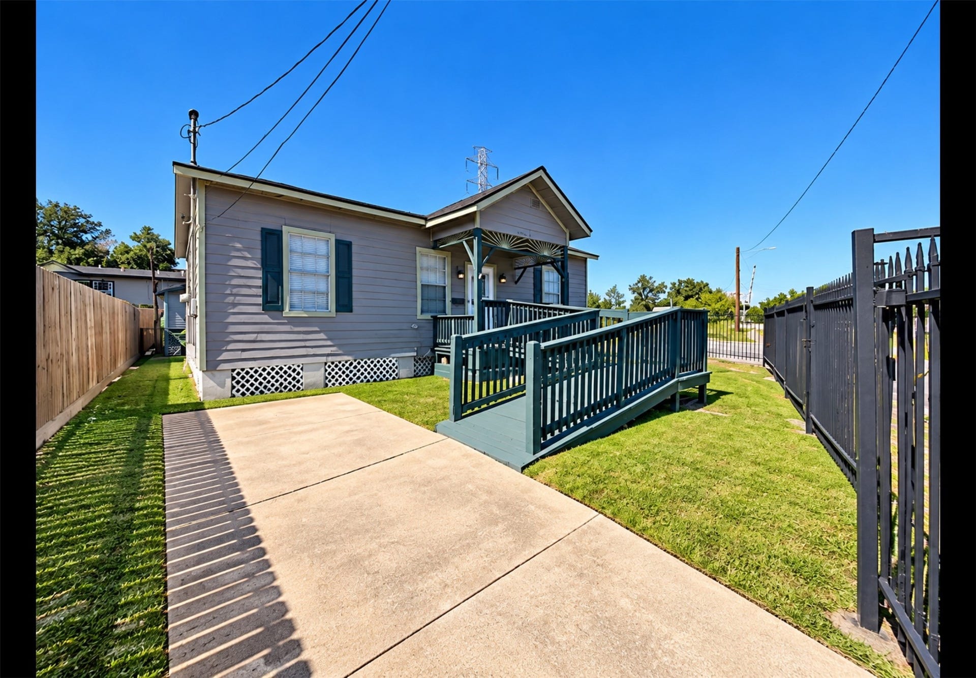 7517 N Main Street, Houston, TX 77022