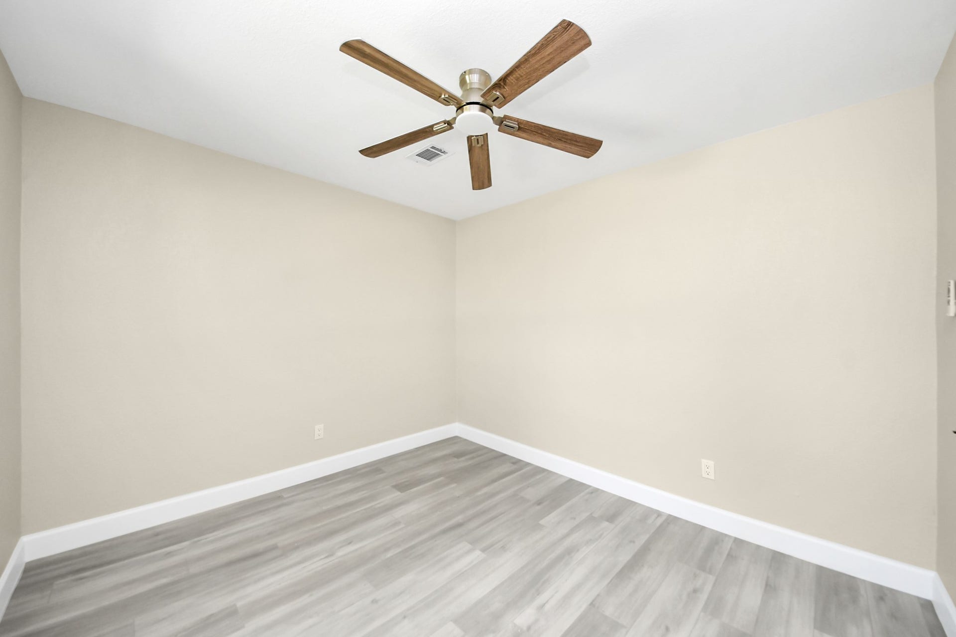 4703 Quail Hollow Drive, Baytown, TX 77521 4703 Quail Hollow Drive, Baytown, TX 77521