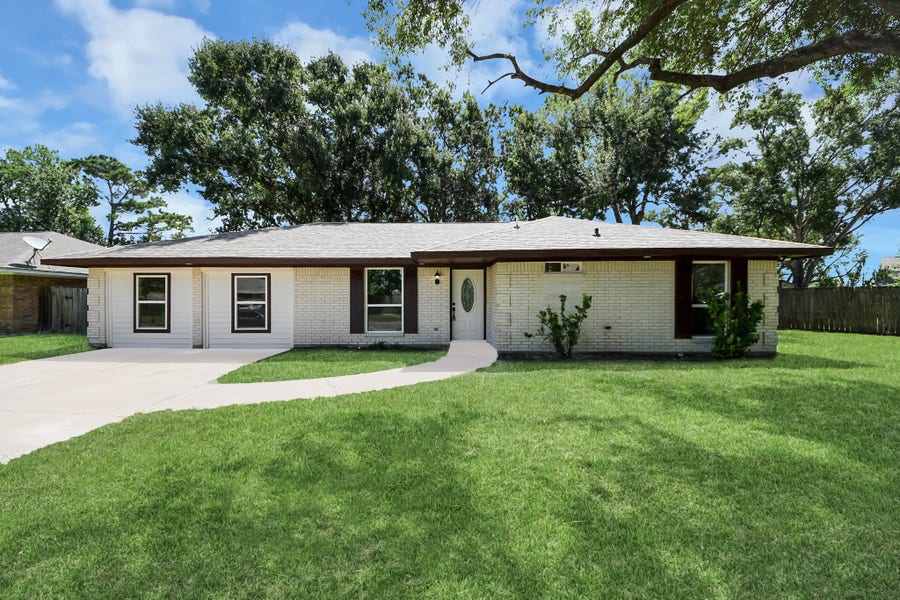 Property photo for 4703 Quail Hollow Drive, Baytown, TX