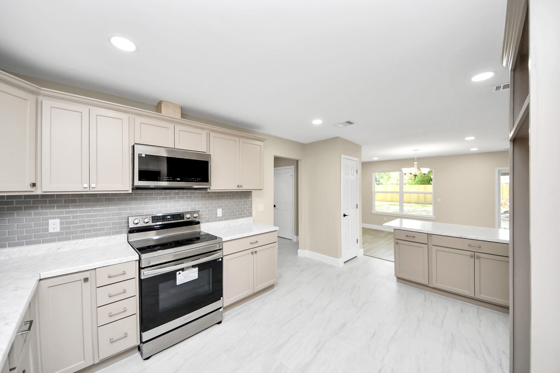 4703 Quail Hollow Drive, Baytown, TX 77521 4703 Quail Hollow Drive, Baytown, TX 77521