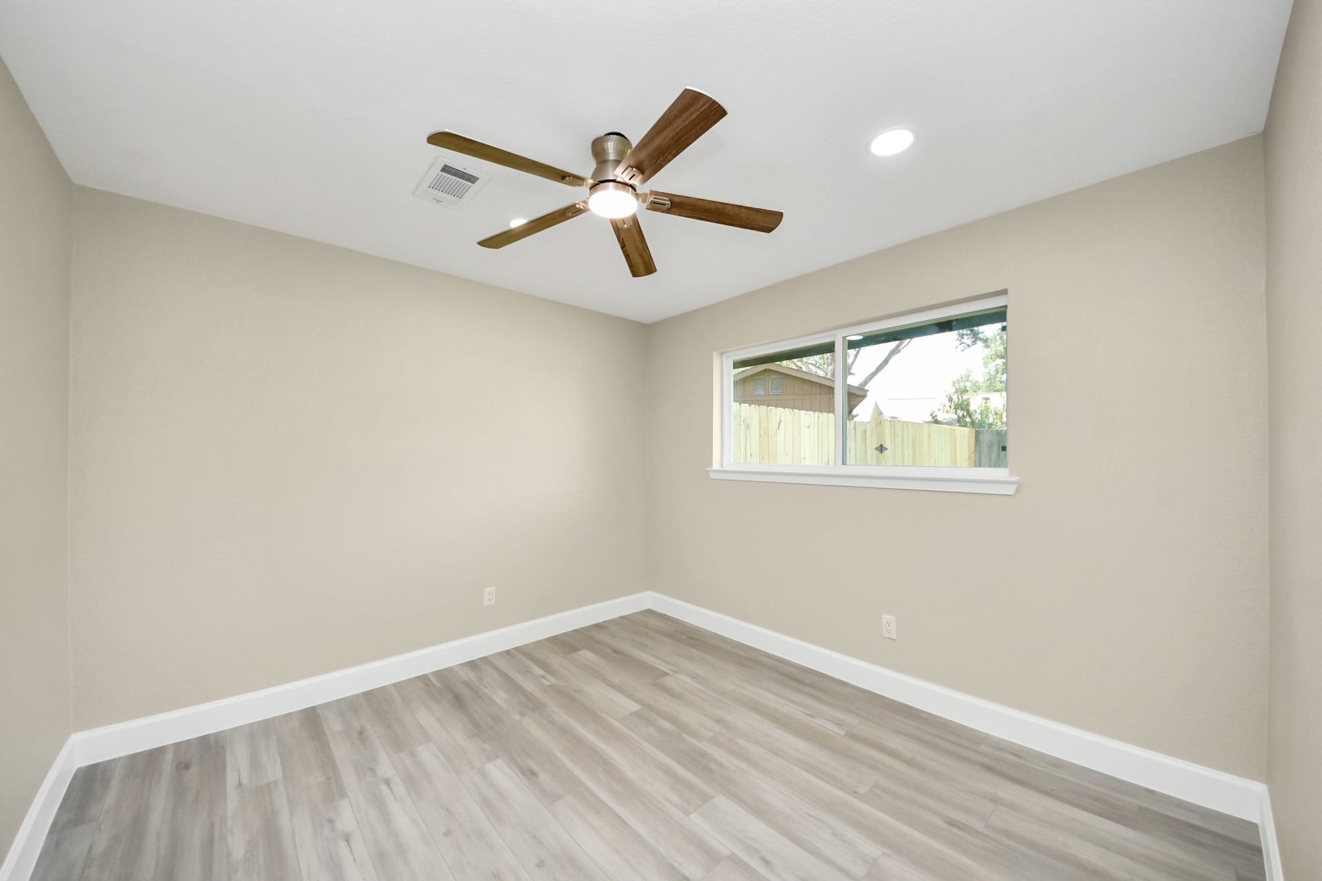 4703 Quail Hollow Drive, Baytown, TX 77521 4703 Quail Hollow Drive, Baytown, TX 77521