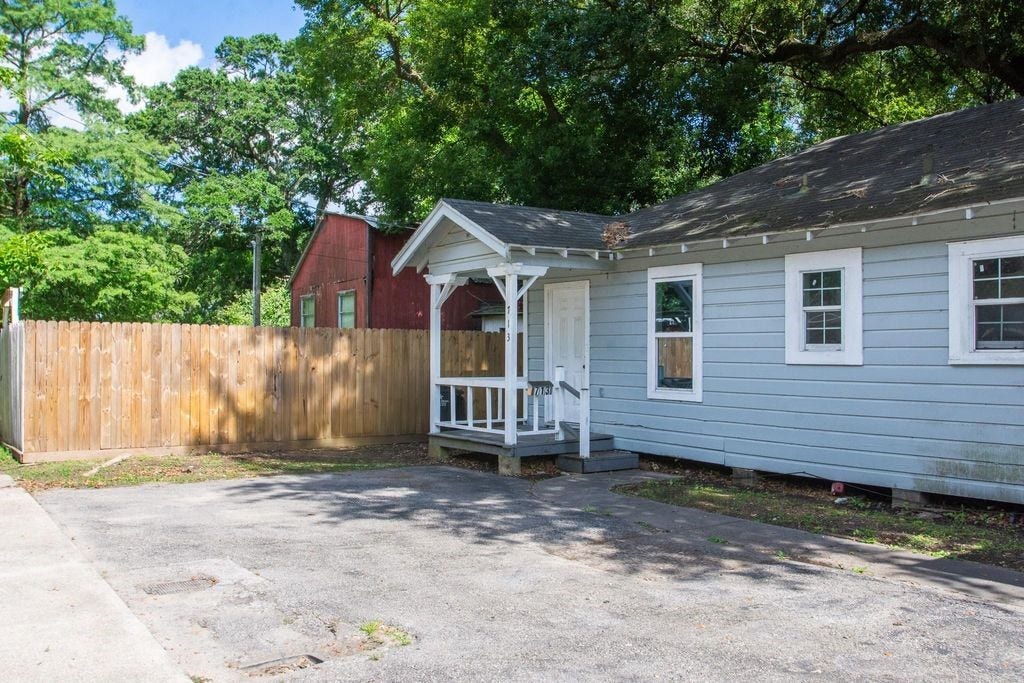 713 W Willis Street, Alvin, TX 77511 713 W Willis Street, Alvin, TX 77511