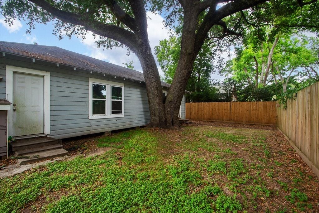 713 W Willis Street, Alvin, TX 77511 713 W Willis Street, Alvin, TX 77511