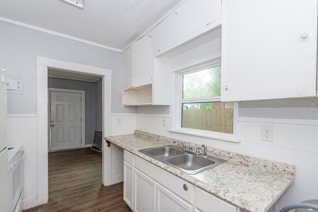 713 W Willis Street, Alvin, TX 77511 713 W Willis Street, Alvin, TX 77511