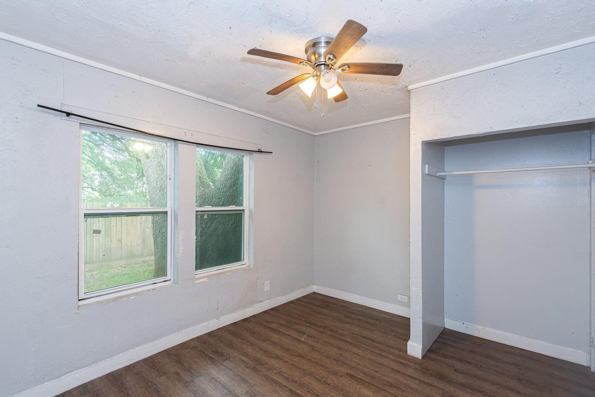 713 W Willis Street, Alvin, TX 77511 713 W Willis Street, Alvin, TX 77511